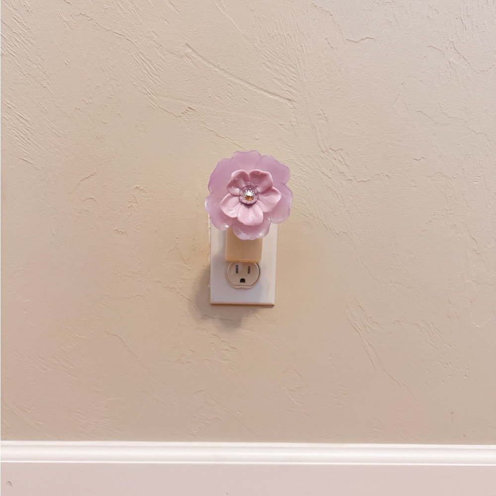 Bath & Body Pink and Purple Floral Wallflower